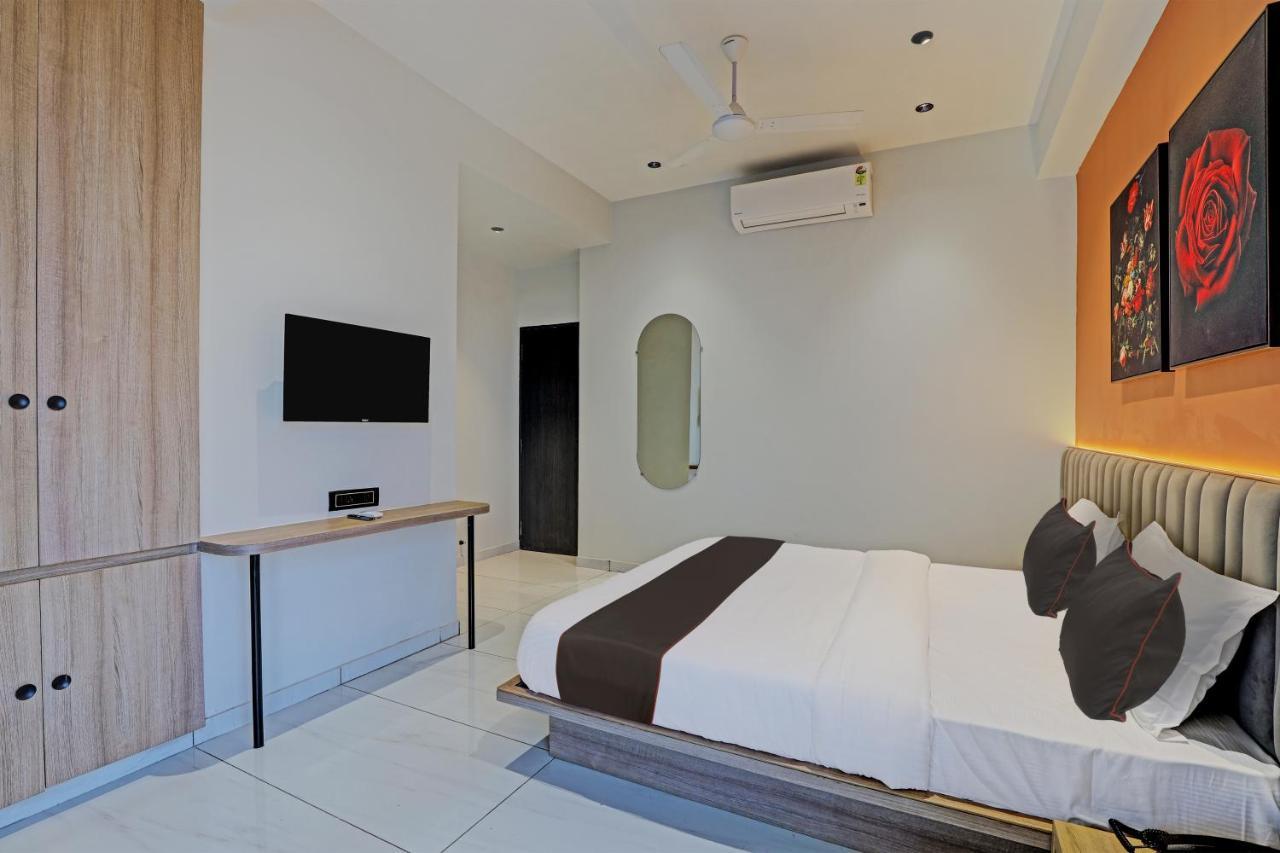 Hotel Lee Platinum อาเมดาบัด ภายนอก รูปภาพ