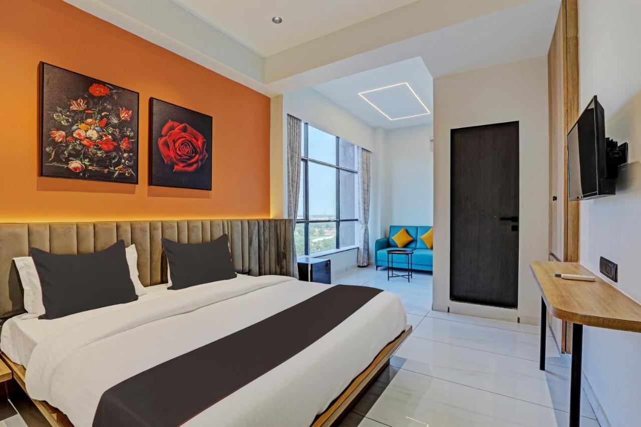 Hotel Lee Platinum อาเมดาบัด ภายนอก รูปภาพ