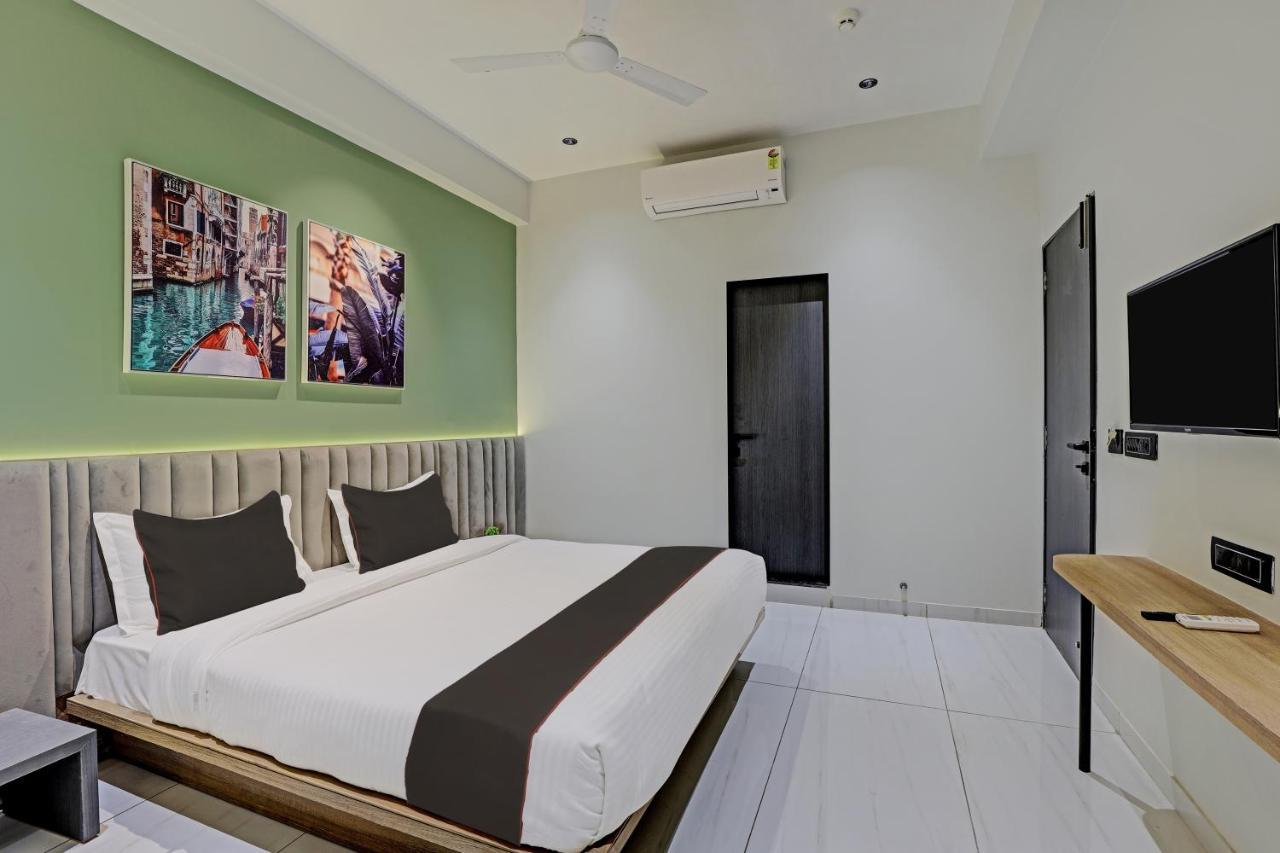 Hotel Lee Platinum อาเมดาบัด ภายนอก รูปภาพ